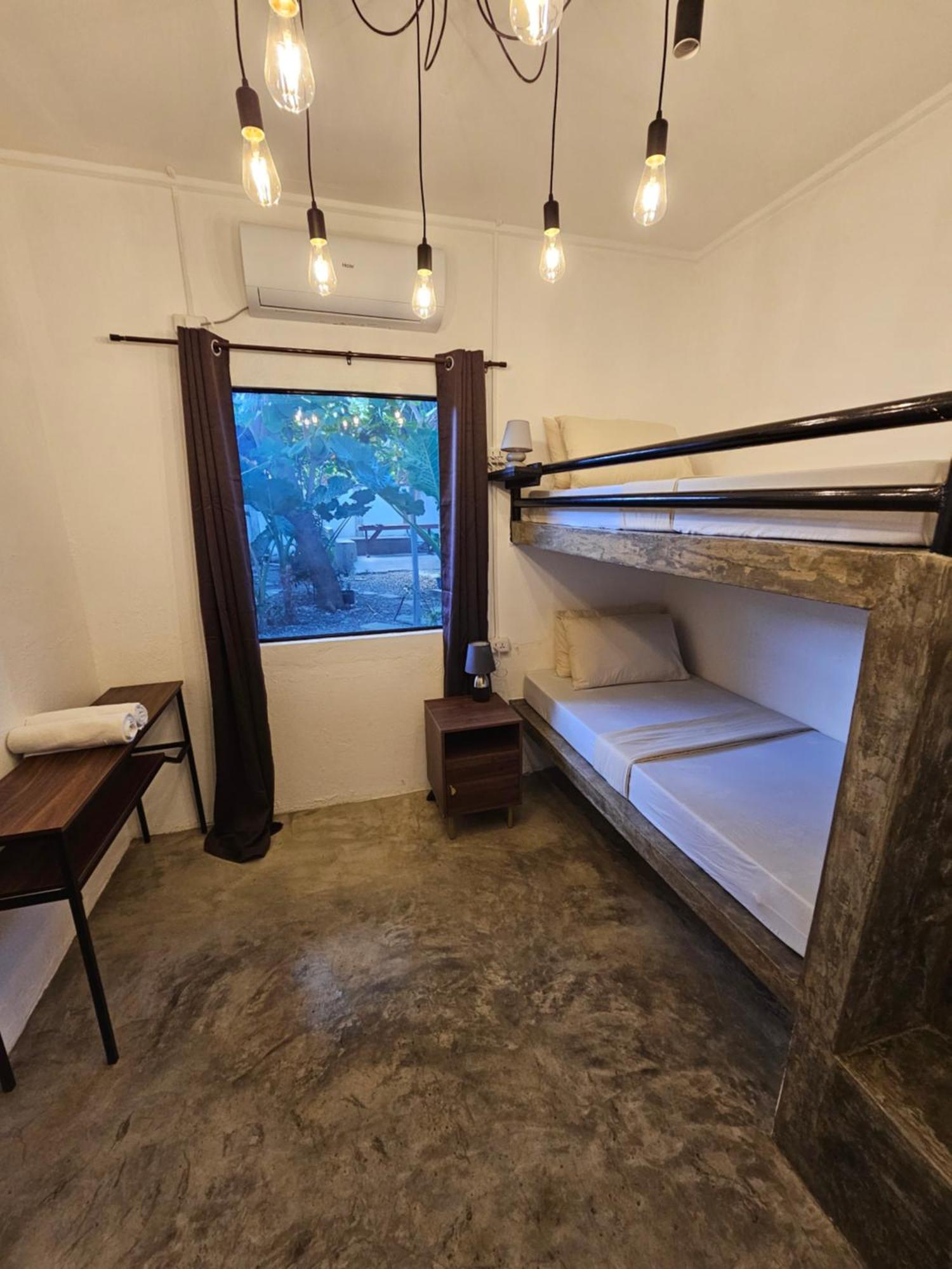 Crazy Bears Hostel Moalboal Zewnętrze zdjęcie